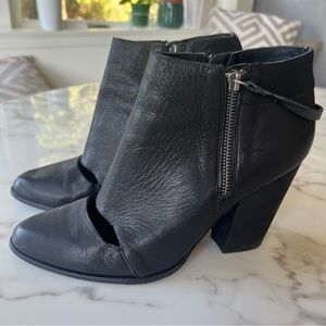 Joe’s Jeans Abby Avryl Cut Out Zip Up Black Booties Size 9.5